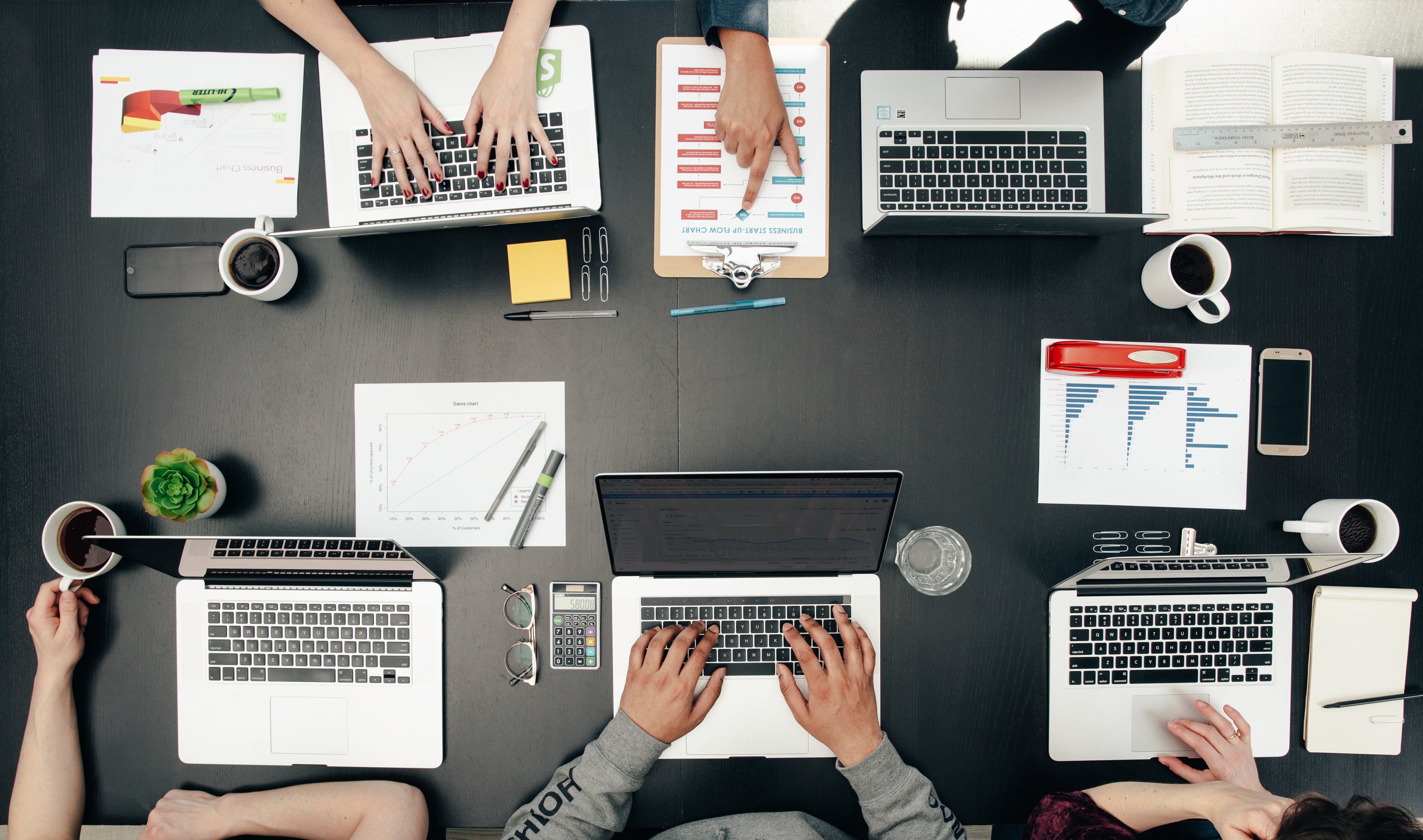 tech-meeting-flatlay_4460x4460