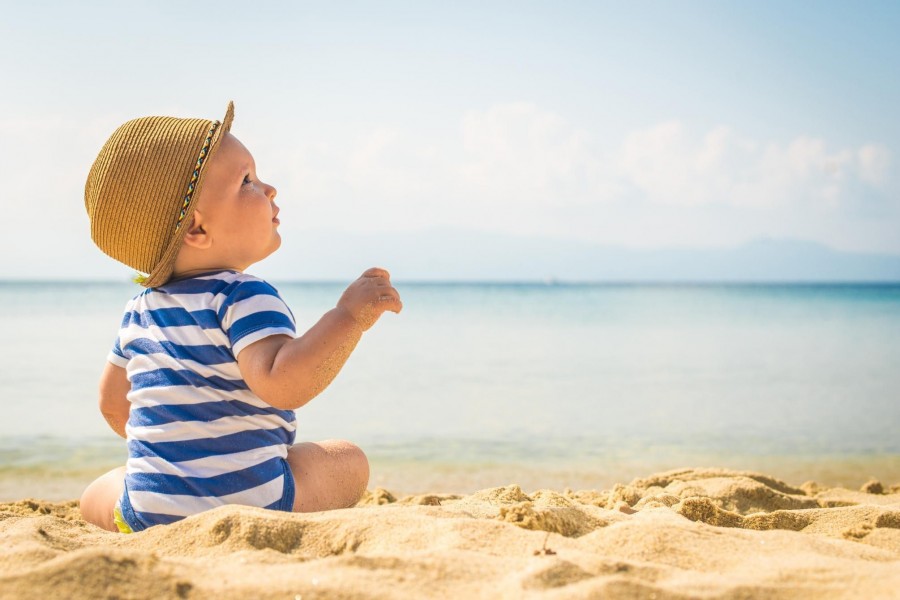 Les règles à savoir avant d’emmener bébé à la plage